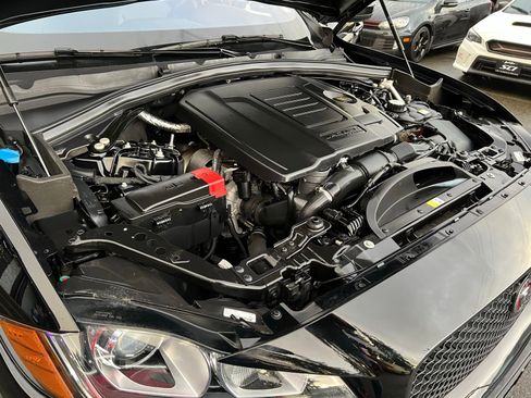 Used 2020 Jaguar F-PACE Premium image 13