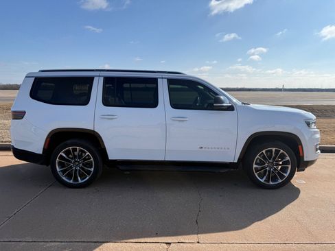 Used 2024 Jeep Wagoneer Series II w/ Premium Group I image 2