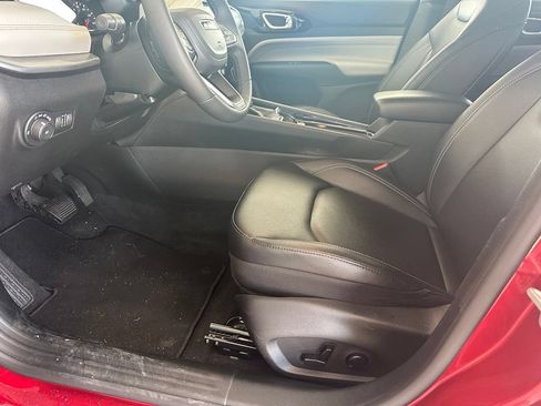 Used 2025 Jeep Compass Limited AWD/4WD image 13