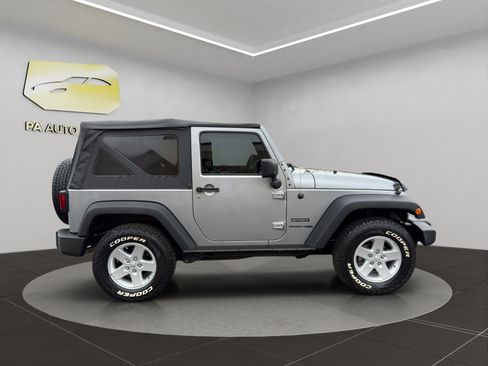 Used 2018 Jeep Wrangler Sport image 8
