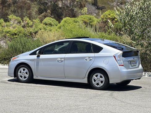 Used 2011 Toyota Prius Four w/ Solar Roof Pkg FWD image 4