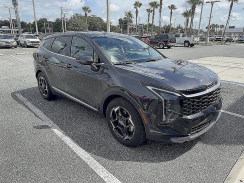 Used 2026 Kia Sportage EX FWD image 3