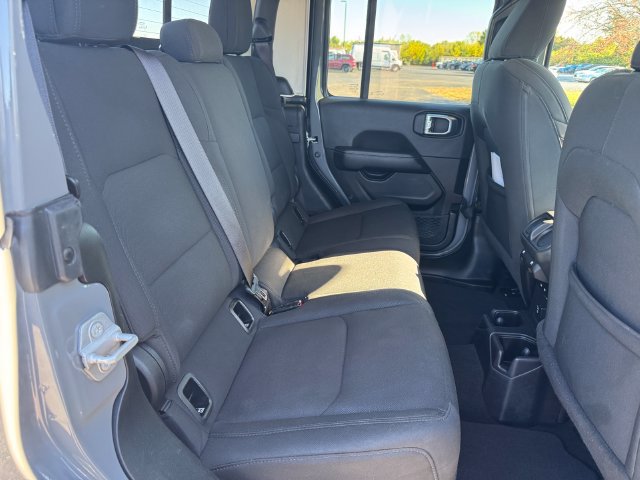 Certified 2023 Jeep Gladiator Overland AWD/4WD image 16