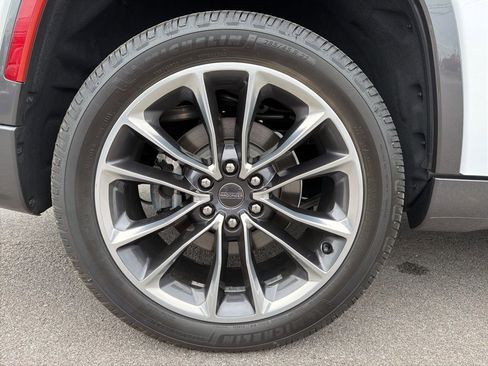 Used 2022 Jeep Wagoneer Series III w/ Premium Group I image 15