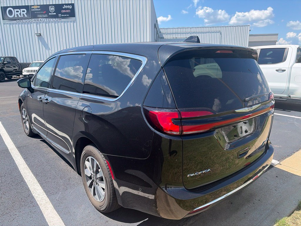 Used 2022 Chrysler Pacifica Limited FWD image 9
