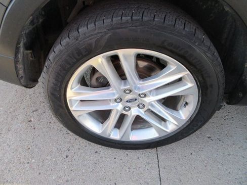 Used 2016 Ford Explorer XLT w/ Equipment Group 202A image 34