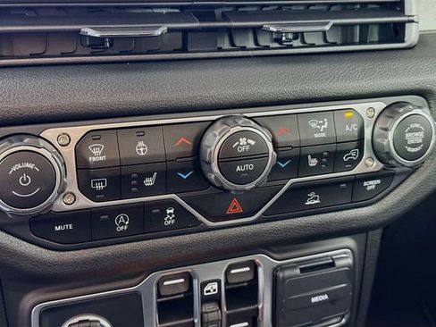 Used 2025 Jeep Wrangler Sport S image 15