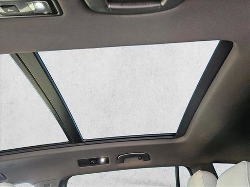 Used 2021 Volkswagen Tiguan SE R-Line image 20