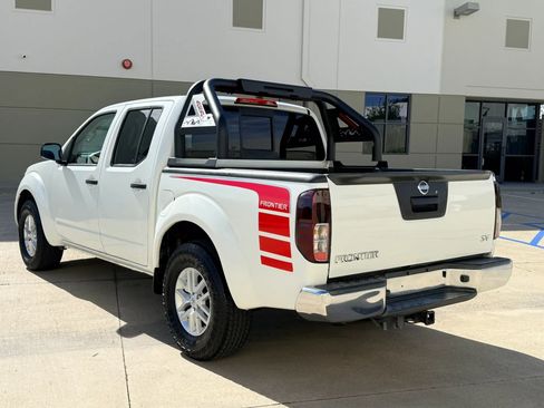 Used 2016 Nissan Frontier SV image 7