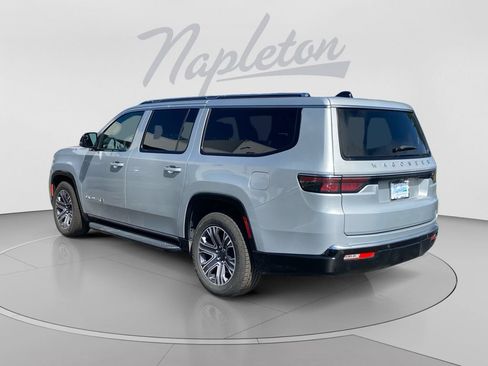 Used 2024 Jeep Wagoneer L Series II w/ Flexible Seating Group RWD image 3