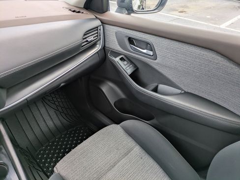 Used 2023 Nissan Rogue SV FWD image 14
