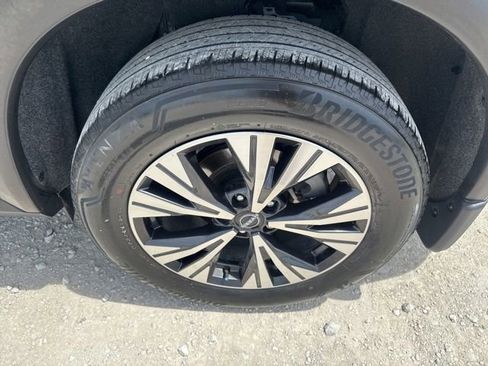 Used 2023 Nissan Rogue SV w/ SV Premium B Package FWD image 11