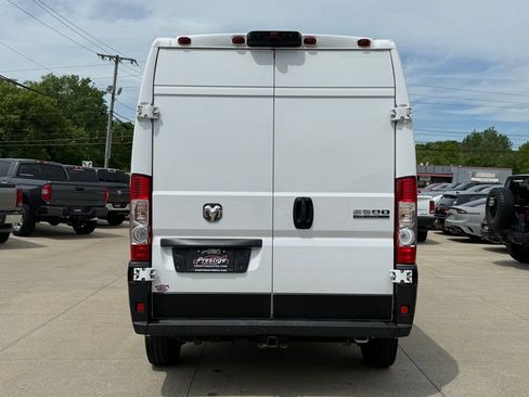 Used 2024 RAM ProMaster 2500 w/ Safety Group FWD image 18