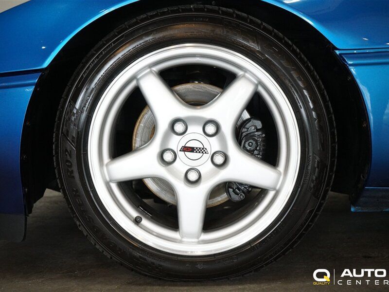 Used 1991 Chevrolet Corvette Convertible RWD image 8