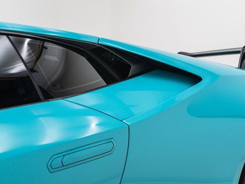 Used 2019 Lamborghini Huracan Performante AWD/4WD image 37