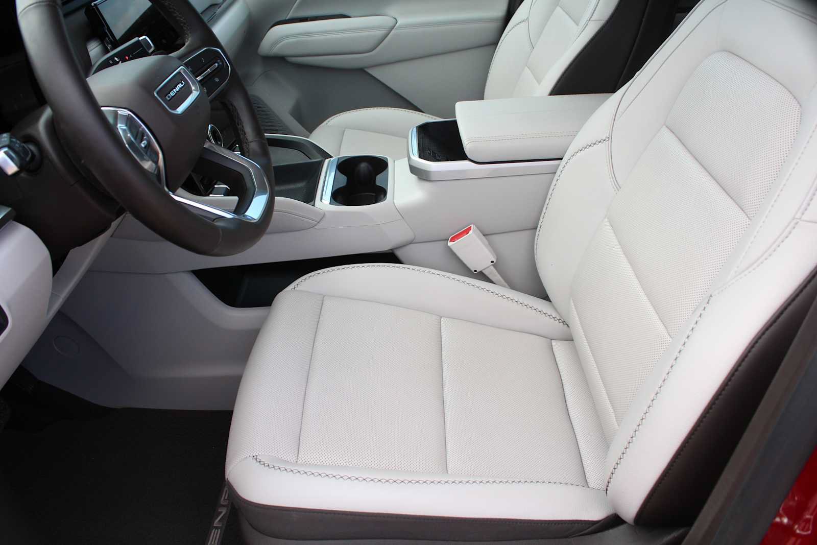 Used 2026 GMC Terrain Denali AWD/4WD image 31