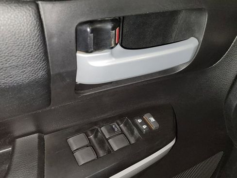 Used 2019 Toyota Tundra SR5 AWD/4WD image 18