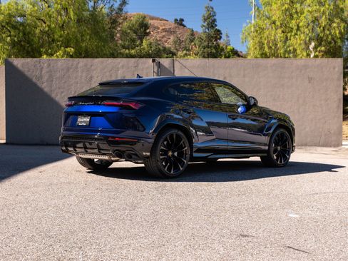 Used 2022 Lamborghini Urus AWD/4WD image 5