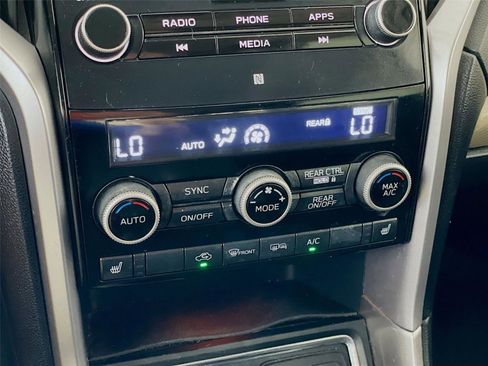 Used 2020 Subaru Ascent Premium w/ Convenience Package AWD/4WD image 17