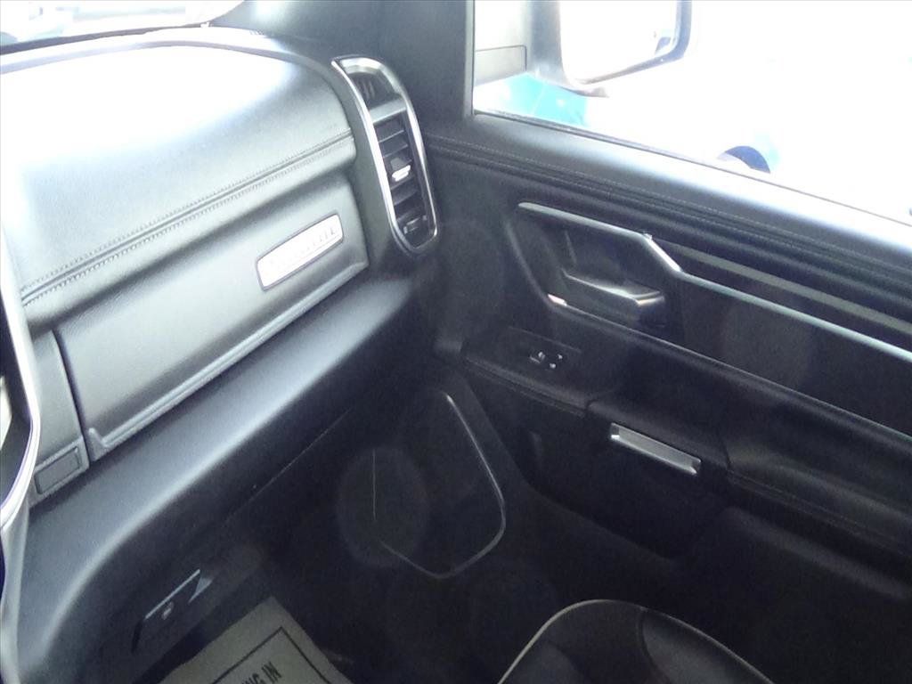 Used 2025 RAM 1500 Laramie AWD/4WD image 34