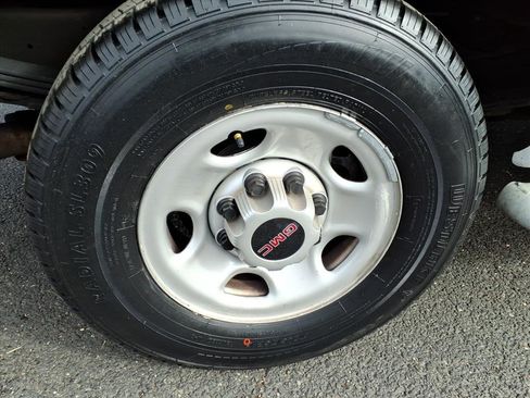 Used 2024 GMC Savana 2500 w/ Driver Convenience Package image 7