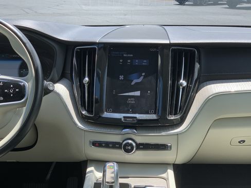 Used 2018 Volvo XC60 T8 Inscription w/ Vision Package AWD/4WD image 31