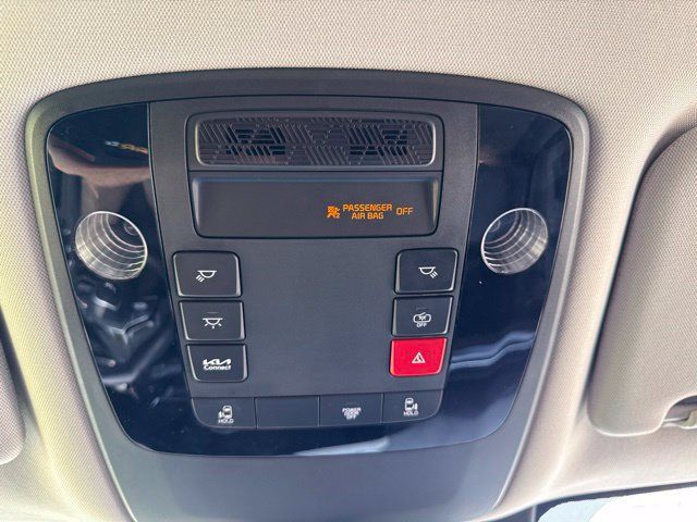 Used 2025 Kia Carnival FWD image 44