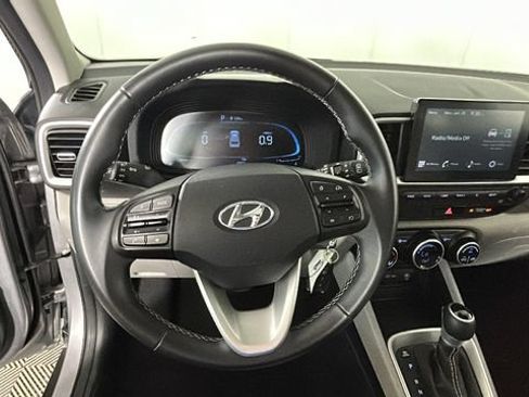 Used 2023 Hyundai Venue SEL FWD image 14