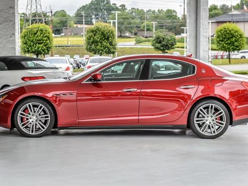 Used 2015 Maserati Ghibli RWD image 54