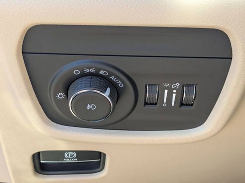 New 2025 Jeep Grand Cherokee Limited w/ Luxury Tech Group II image 21