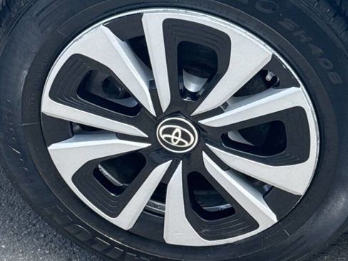 Used 2017 Toyota Prius Prime Plus w/ Carpet Mat Package FWD image 36