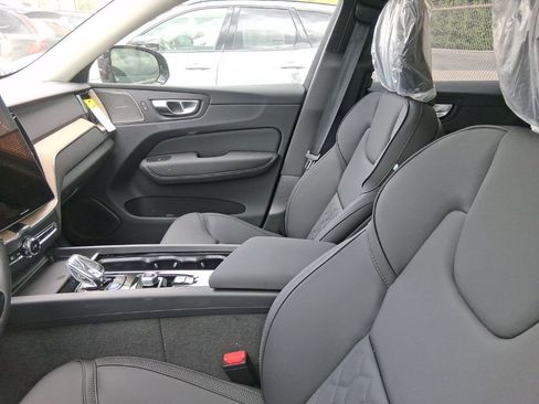 New 2026 Volvo XC60 B5 Plus w/ Climate Package AWD/4WD image 9