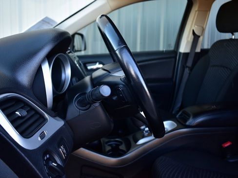 Used 2020 Dodge Journey SE w/ SE Popular Equipment Group image 40