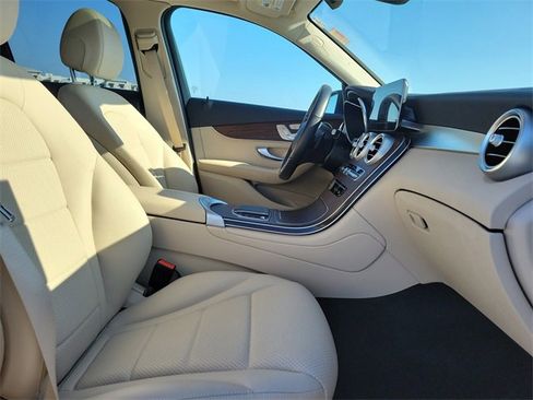 Used 2022 Mercedes-Benz GLC 300 4MATIC w/ Driver Assistance Package image 21