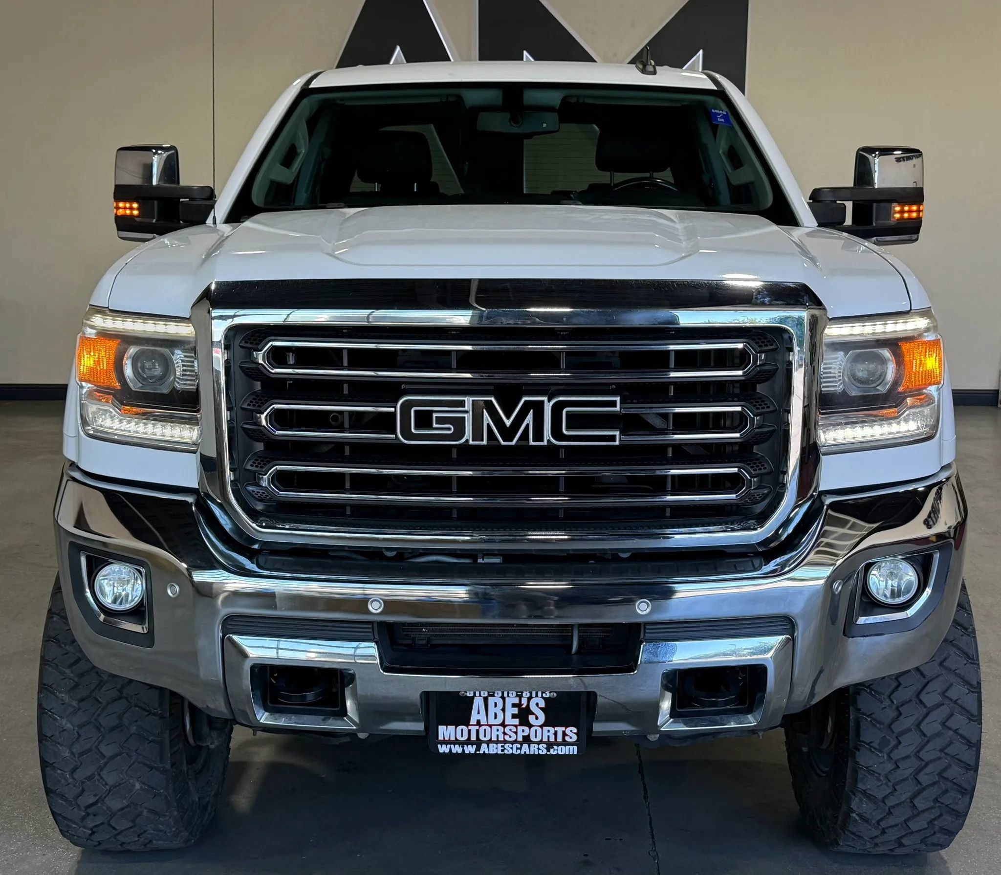 Used 2016 GMC Sierra 2500 SLT w/ Duramax Plus Package AWD/4WD image 2