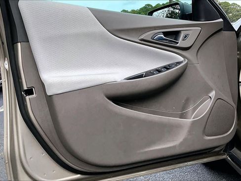 Used 2022 Chevrolet Malibu LS image 18