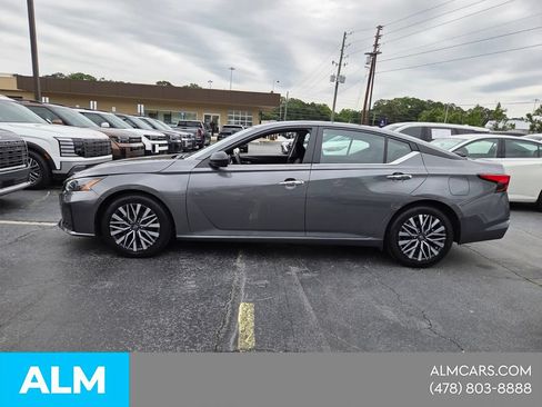 Used 2025 Nissan Altima 2.5 SV FWD image 2