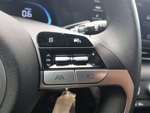 Used 2025 Hyundai Elantra SE FWD image 17