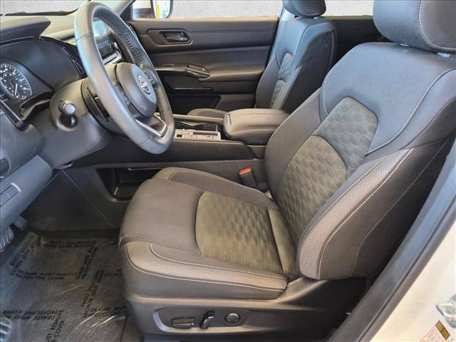 Used 2024 Nissan Pathfinder SV FWD image 21