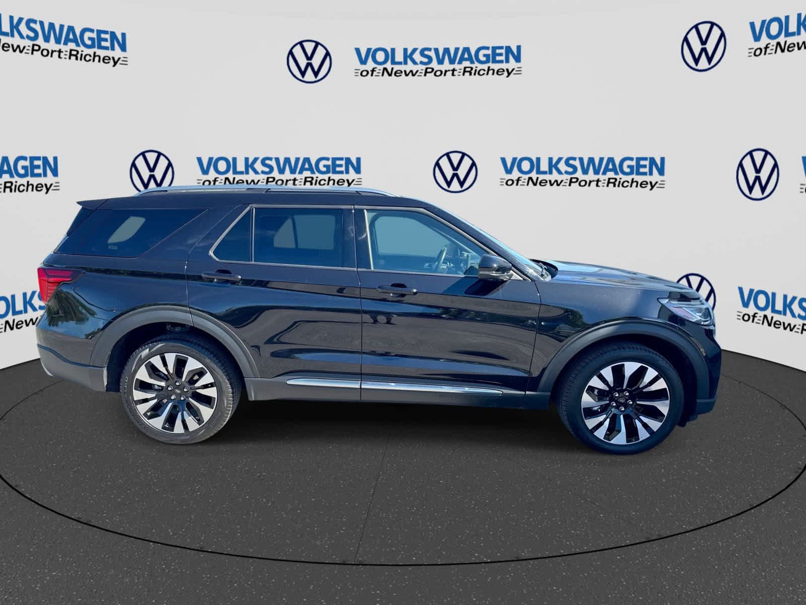 Used 2025 Ford Explorer Platinum w/ LUX Leather Package AWD/4WD image 15
