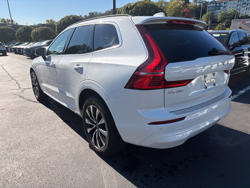 Used 2023 Volvo XC60 B5 Core AWD/4WD image 2