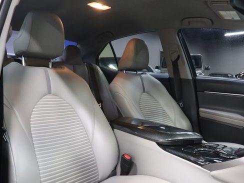Used 2018 Toyota Camry SE FWD image 24