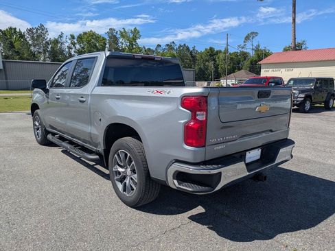 Used 2024 Chevrolet Silverado 1500 LT AWD/4WD image 6