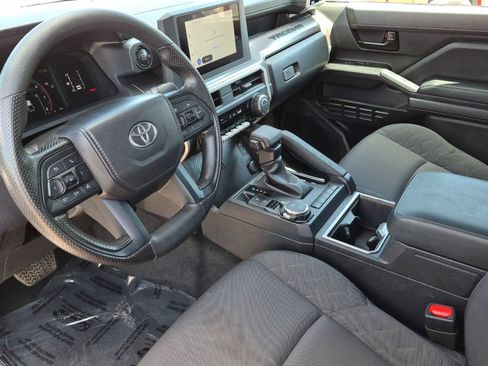 Certified 2025 Toyota Tacoma SR5 AWD/4WD image 9
