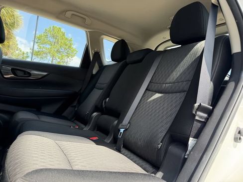Used 2020 Nissan Rogue S FWD image 23