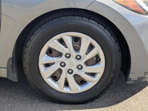 Used 2017 Hyundai Elantra SE FWD image 11
