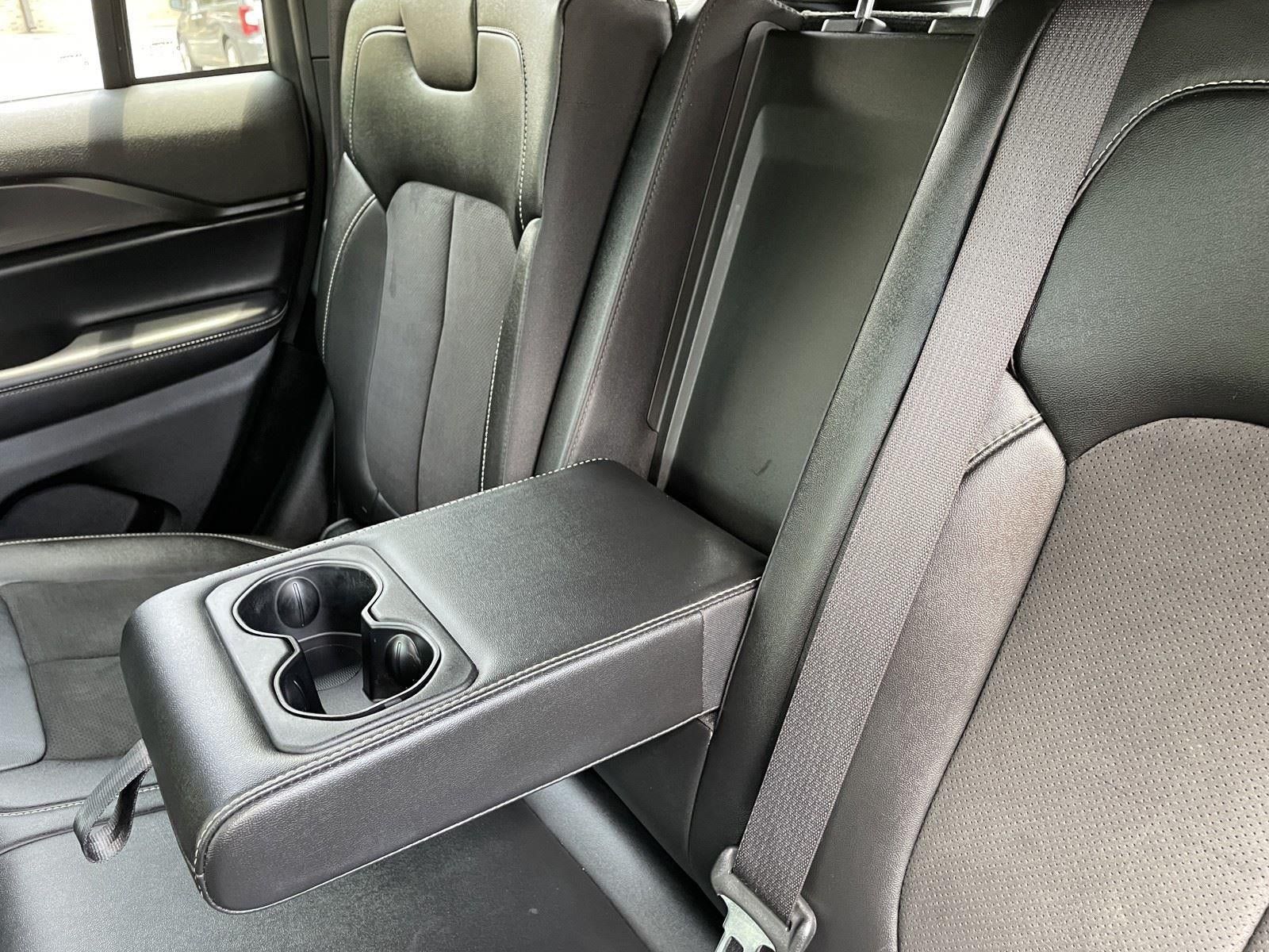 Used 2023 Jeep Grand Cherokee Altitude AWD/4WD image 37