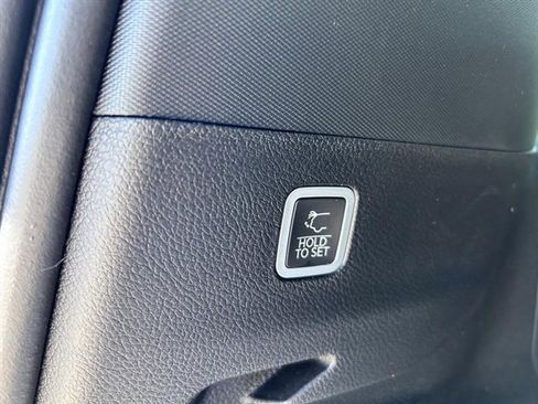 New 2024 Jeep Wagoneer L Series III w/ Premium Group I image 8