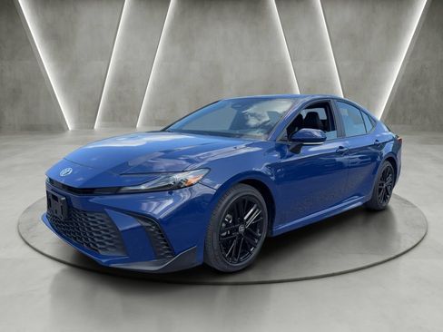 Used 2025 Toyota Camry SE FWD image 3
