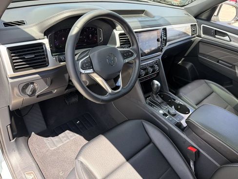 Certified 2023 Volkswagen Atlas Cross Sport SE w/ Panoramic Sunroof Package AWD/4WD image 8